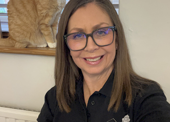 Feline Fashionista Turns Entrepreneur: Jane